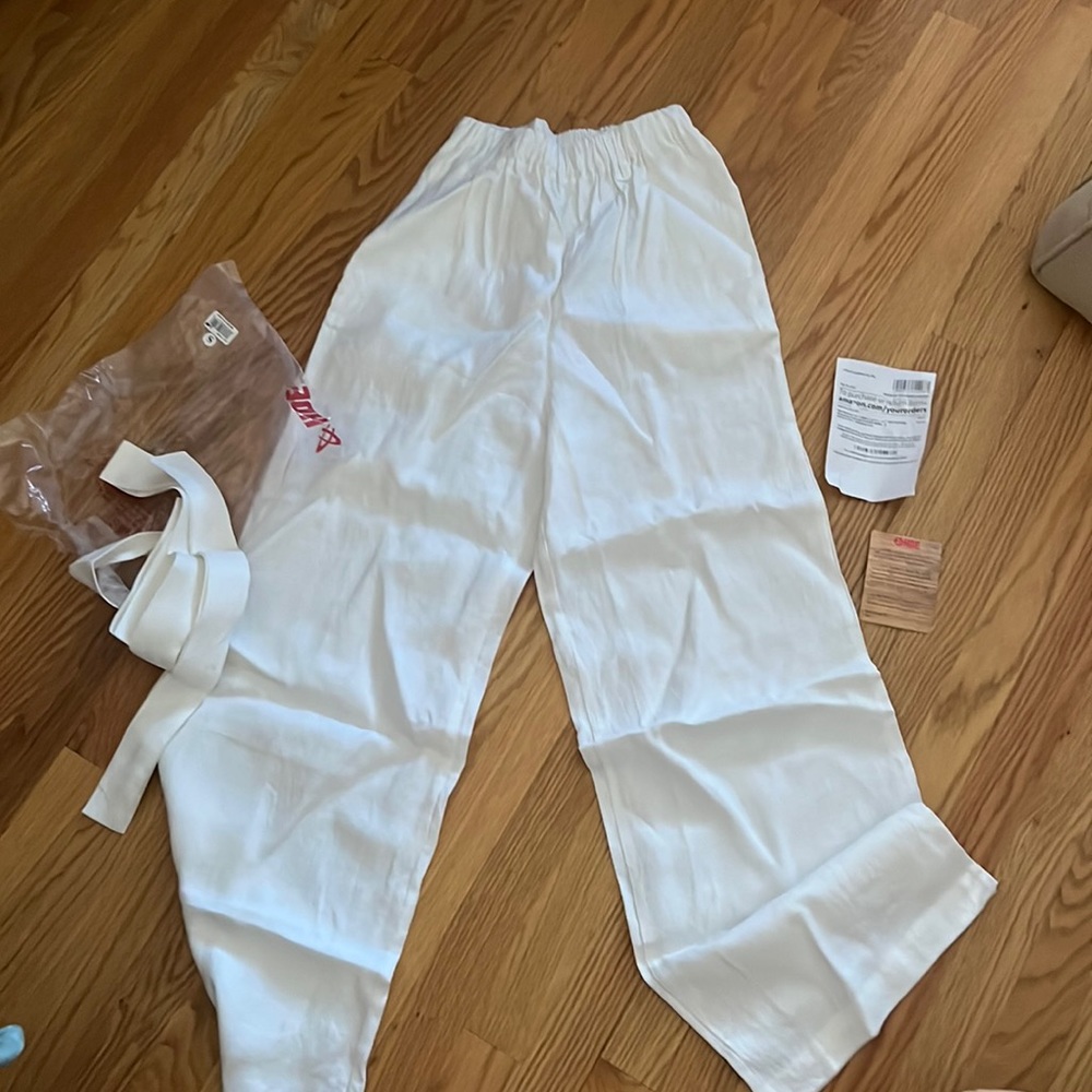 Small Women’s linen wide leg pants